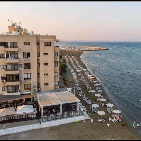 Bettys 1Br Seafront Apt Larnaca Buitenkant foto