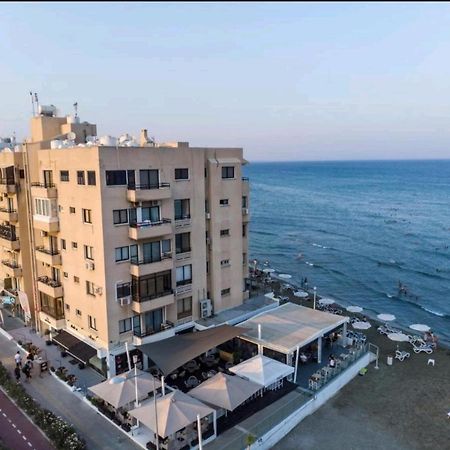 Bettys 1Br Seafront Apt Larnaca Buitenkant foto