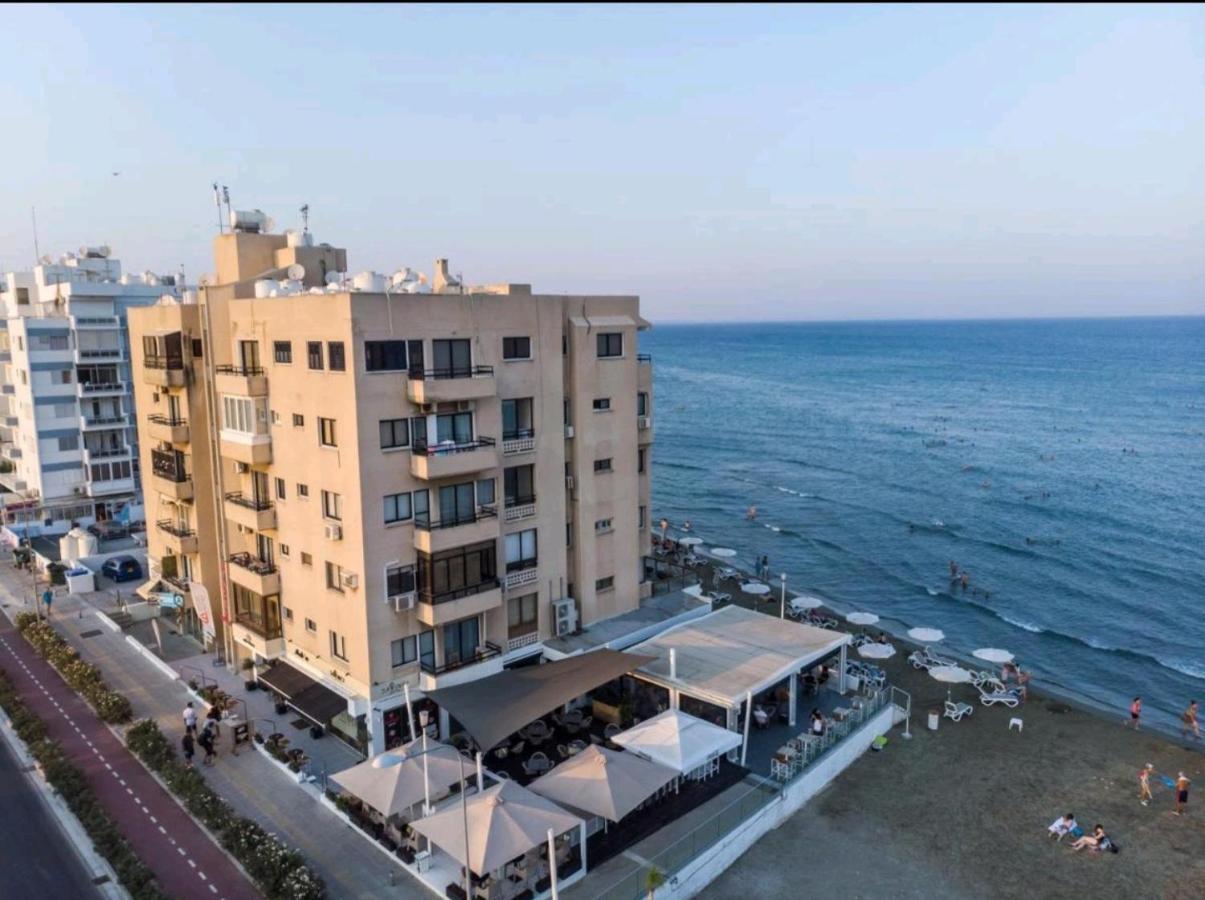 Bettys 1Br Seafront Apt Larnaca Buitenkant foto