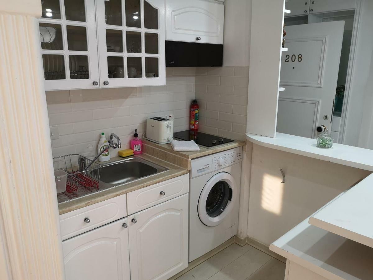 Bettys 1Br Seafront Apt Larnaca Buitenkant foto