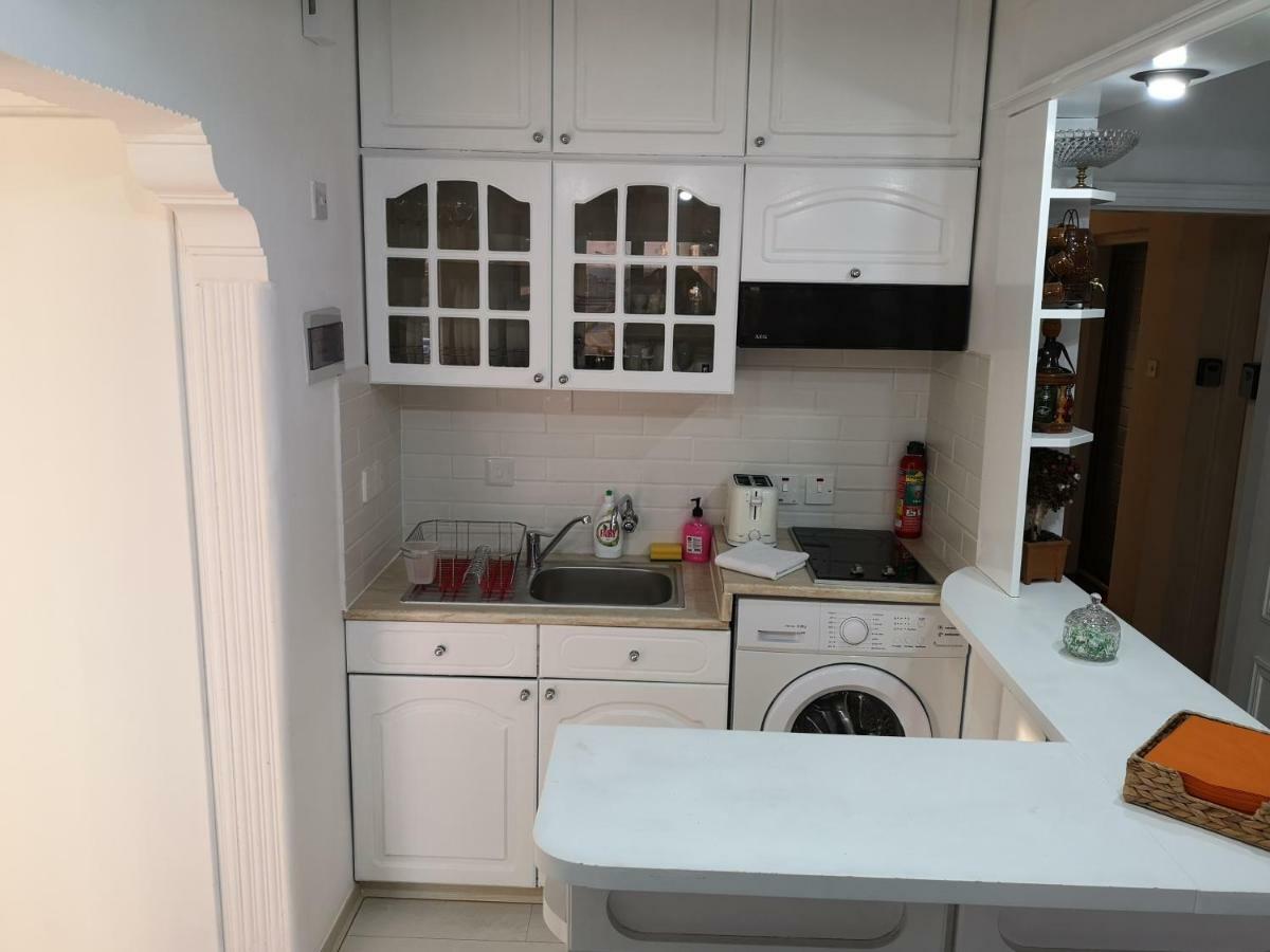 Bettys 1Br Seafront Apt Larnaca Buitenkant foto